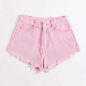 Frayed denim shorts